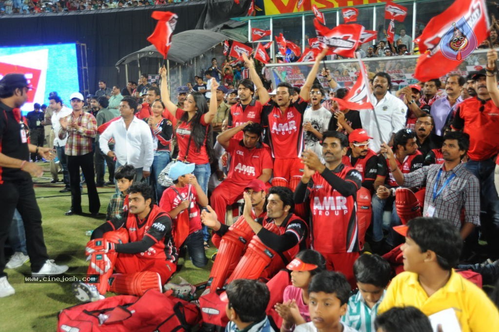 Telugu Warriors Vs Karnataka Bulldozers Match Photos 04 - 61 / 173 photos