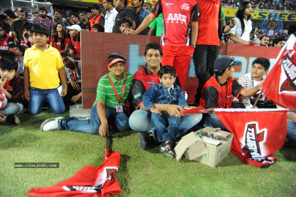 Telugu Warriors Vs Karnataka Bulldozers Match Photos 04 - 62 / 173 photos