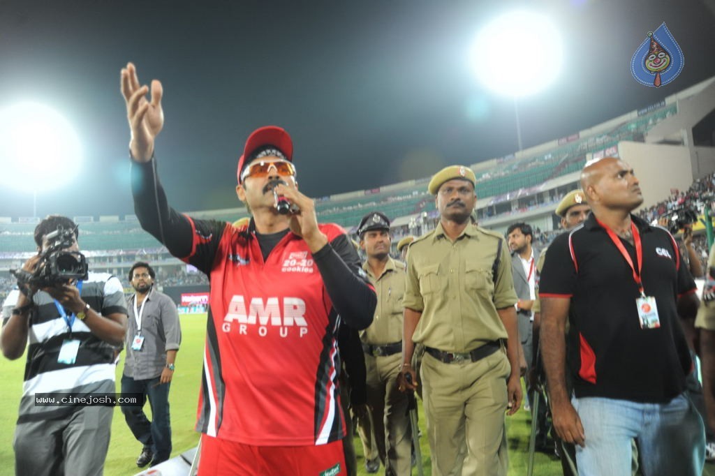 Telugu Warriors Vs Karnataka Bulldozers Match Photos 04 - 68 / 173 photos