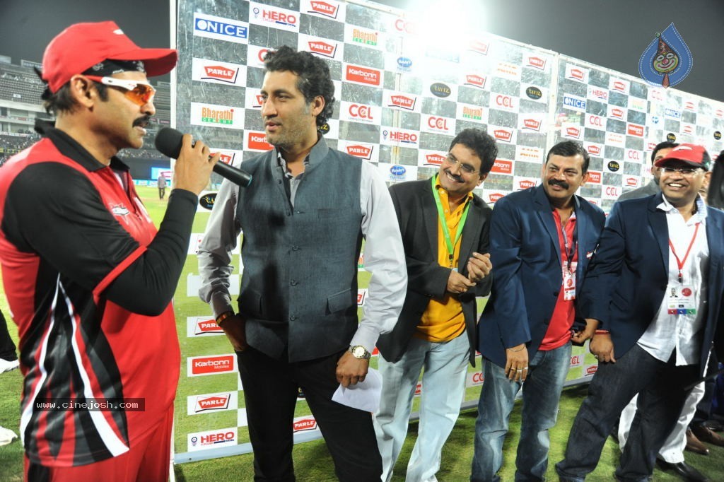 Telugu Warriors Vs Karnataka Bulldozers Match Photos 04 - 72 / 173 photos