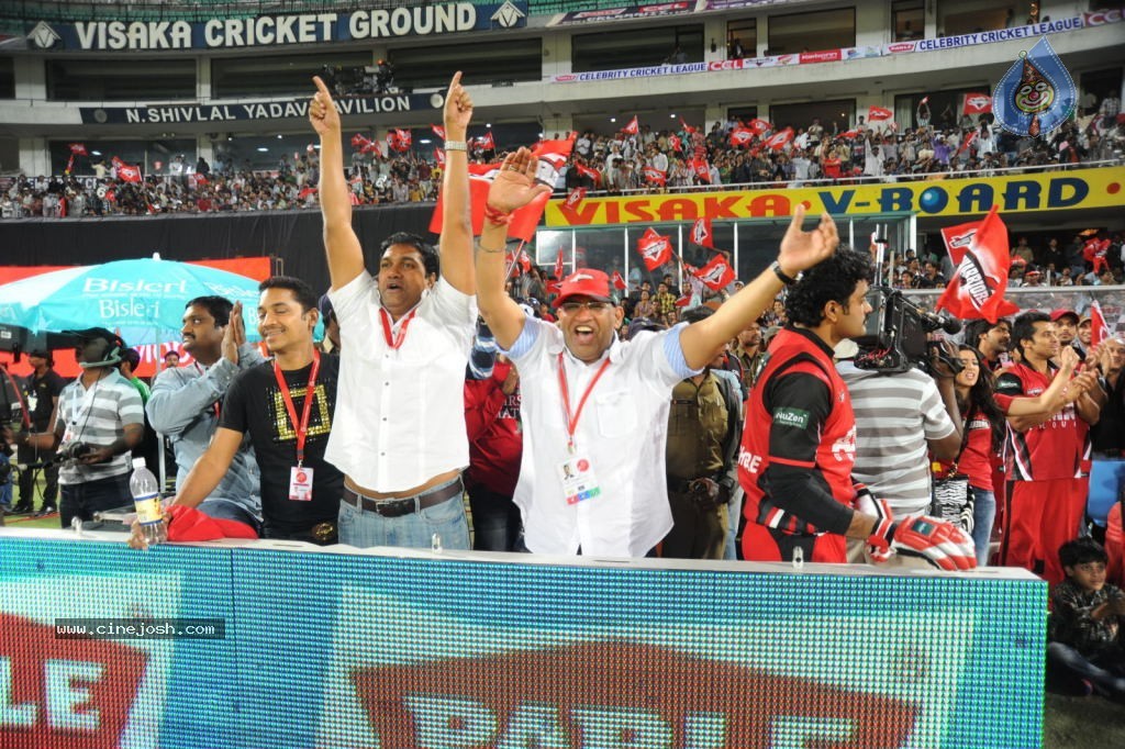 Telugu Warriors Vs Karnataka Bulldozers Match Photos 04 - 74 / 173 photos