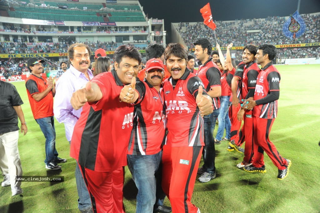 Telugu Warriors Vs Karnataka Bulldozers Match Photos 04 - 76 / 173 photos
