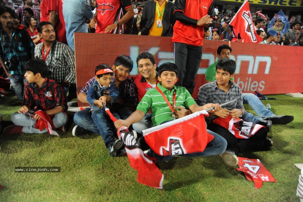 Telugu Warriors Vs Karnataka Bulldozers Match Photos 04 - 81 / 173 photos