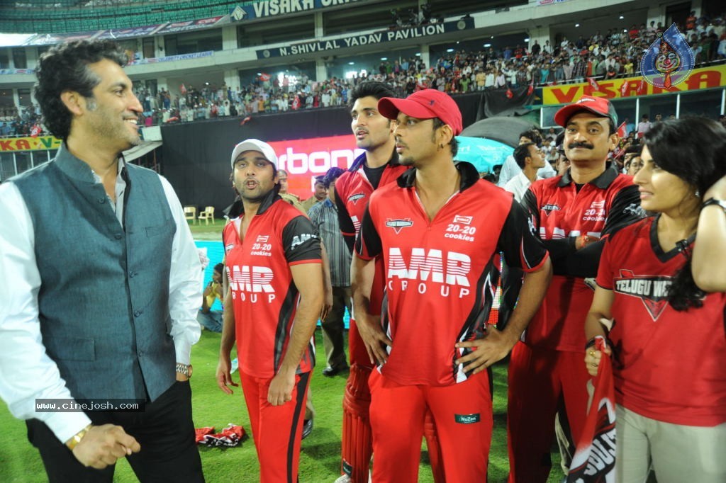 Telugu Warriors Vs Karnataka Bulldozers Match Photos 04 - 89 / 173 photos