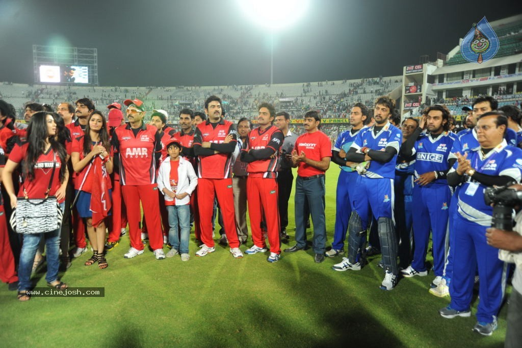 Telugu Warriors Vs Karnataka Bulldozers Match Photos 04 - 94 / 173 photos