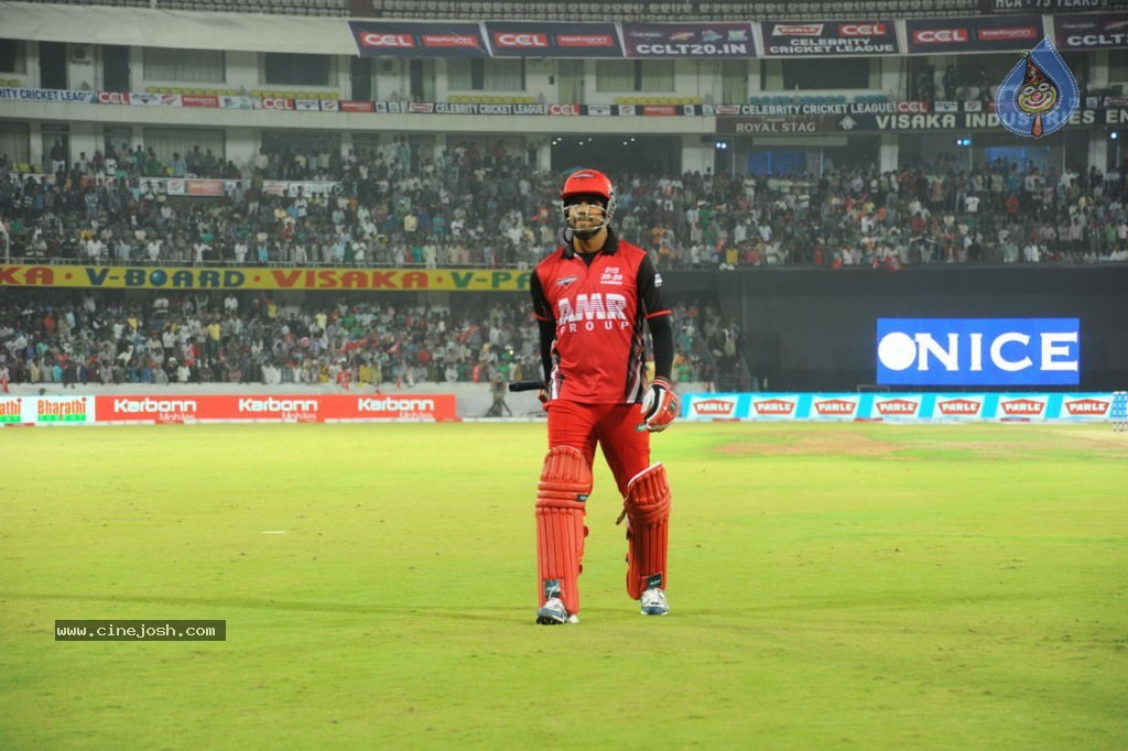 Telugu Warriors Vs Karnataka Bulldozers Match Photos 04 - 96 / 173 photos