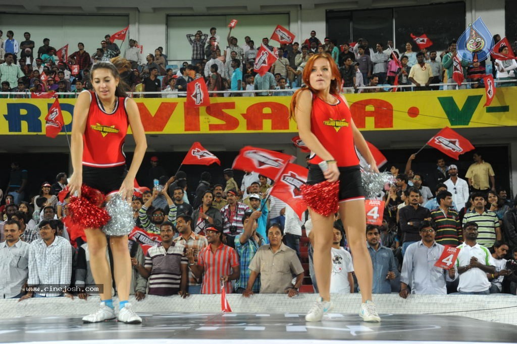 Telugu Warriors Vs Karnataka Bulldozers Match Photos 04 - 100 / 173 photos