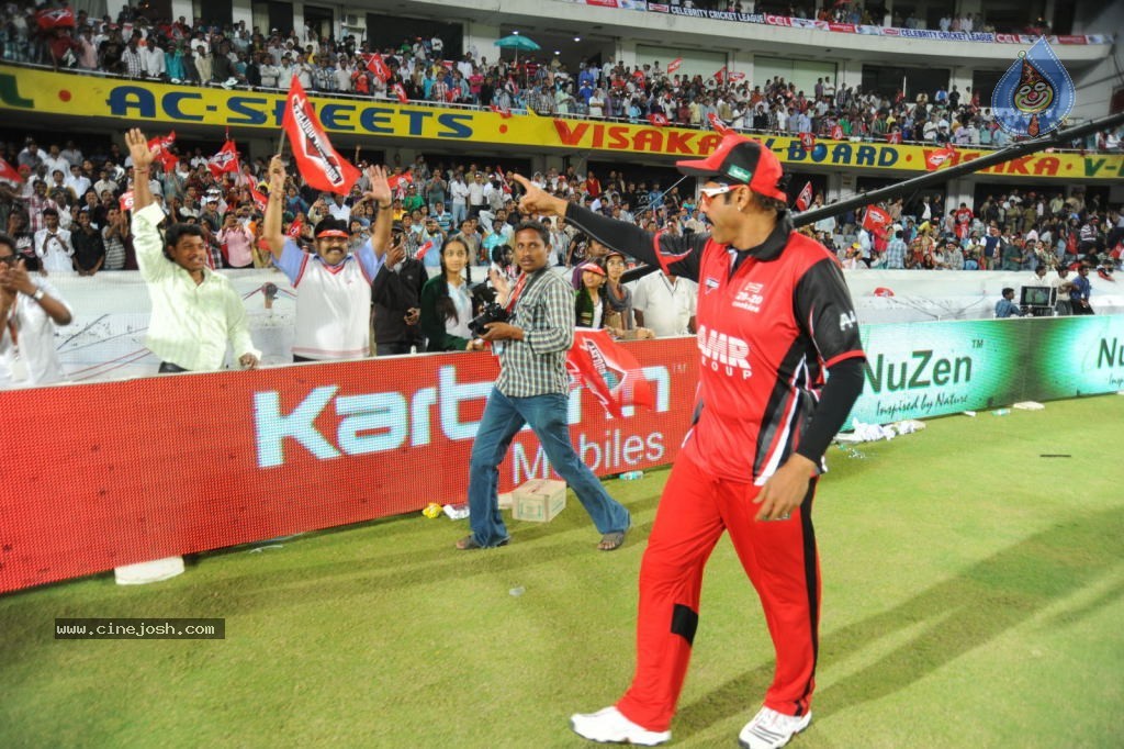 Telugu Warriors Vs Karnataka Bulldozers Match Photos 04 - 106 / 173 photos