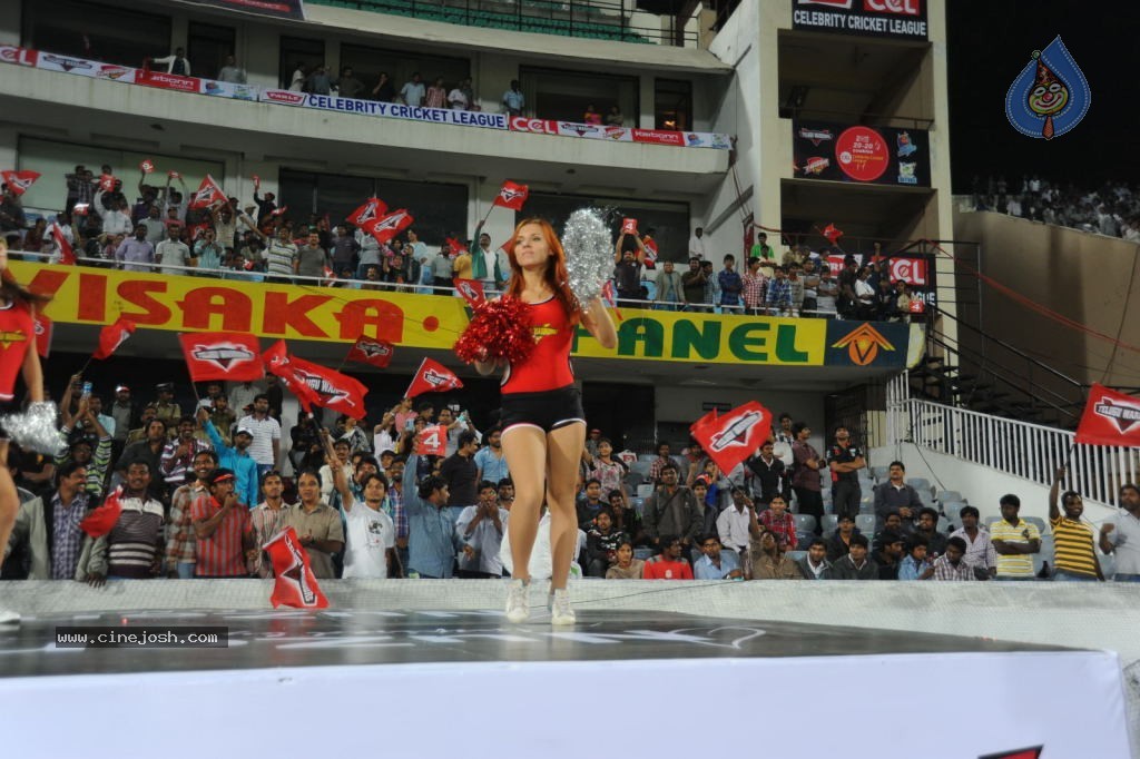 Telugu Warriors Vs Karnataka Bulldozers Match Photos 04 - 116 / 173 photos