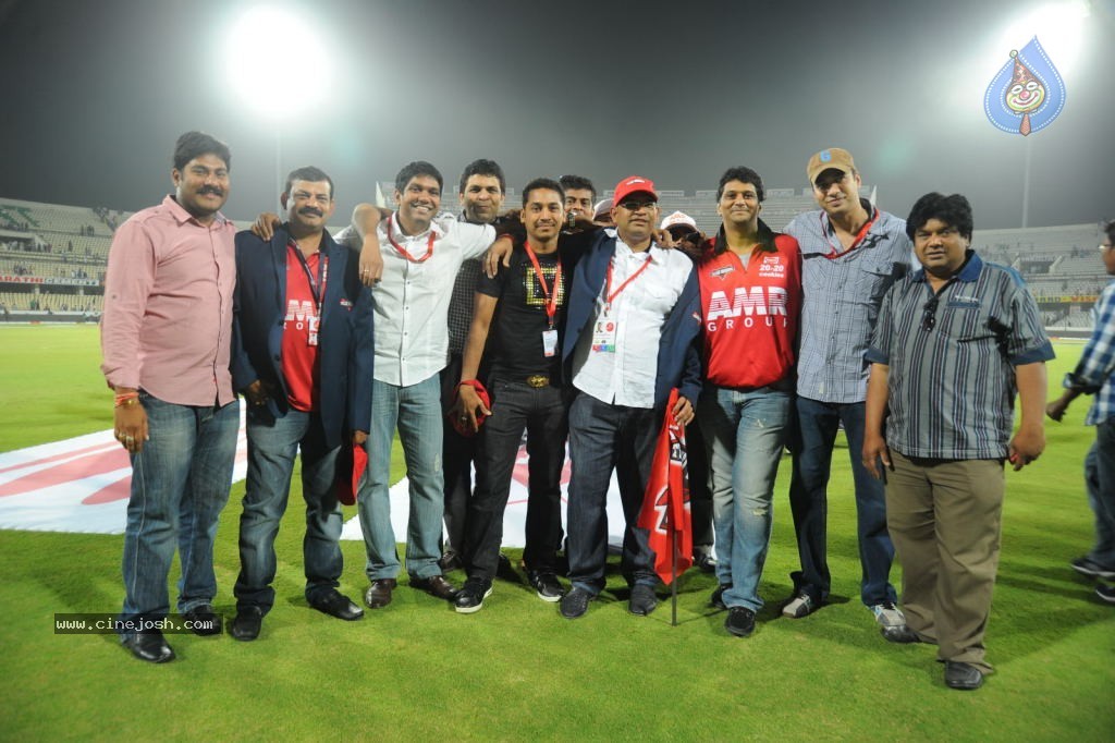 Telugu Warriors Vs Karnataka Bulldozers Match Photos 04 - 121 / 173 photos