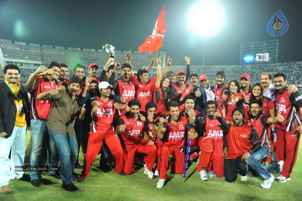 Telugu Warriors Vs Karnataka Bulldozers Match Photos 04 - 132 / 173 photos