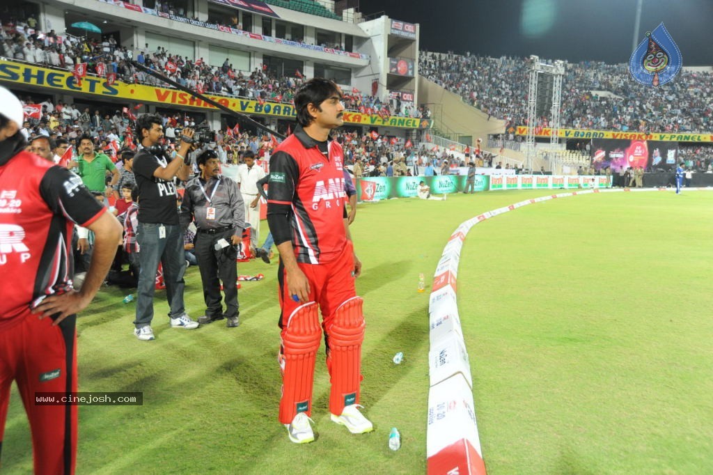 Telugu Warriors Vs Karnataka Bulldozers Match Photos 04 - 133 / 173 photos