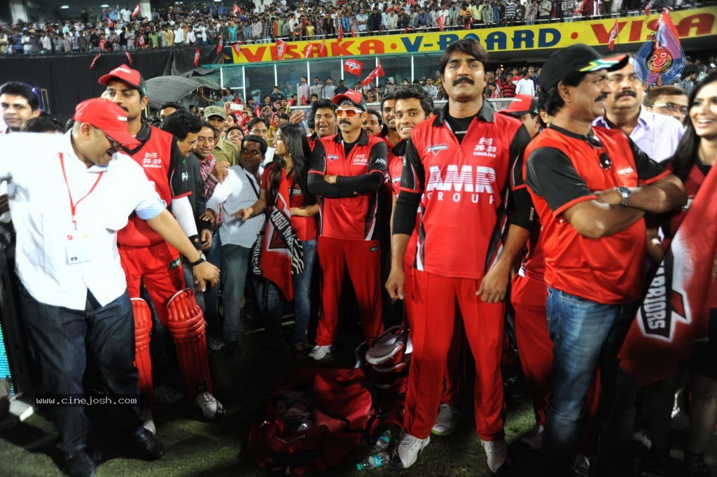 Telugu Warriors Vs Karnataka Bulldozers Match Photos 04 - 134 / 173 photos