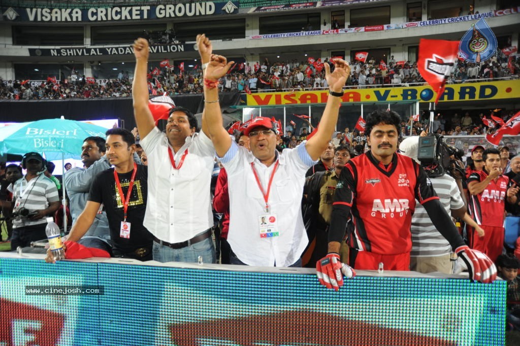 Telugu Warriors Vs Karnataka Bulldozers Match Photos 04 - 136 / 173 photos