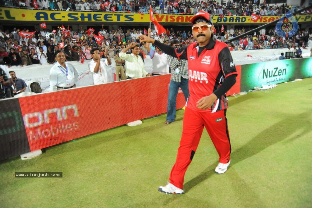Telugu Warriors Vs Karnataka Bulldozers Match Photos 04 - 137 / 173 photos