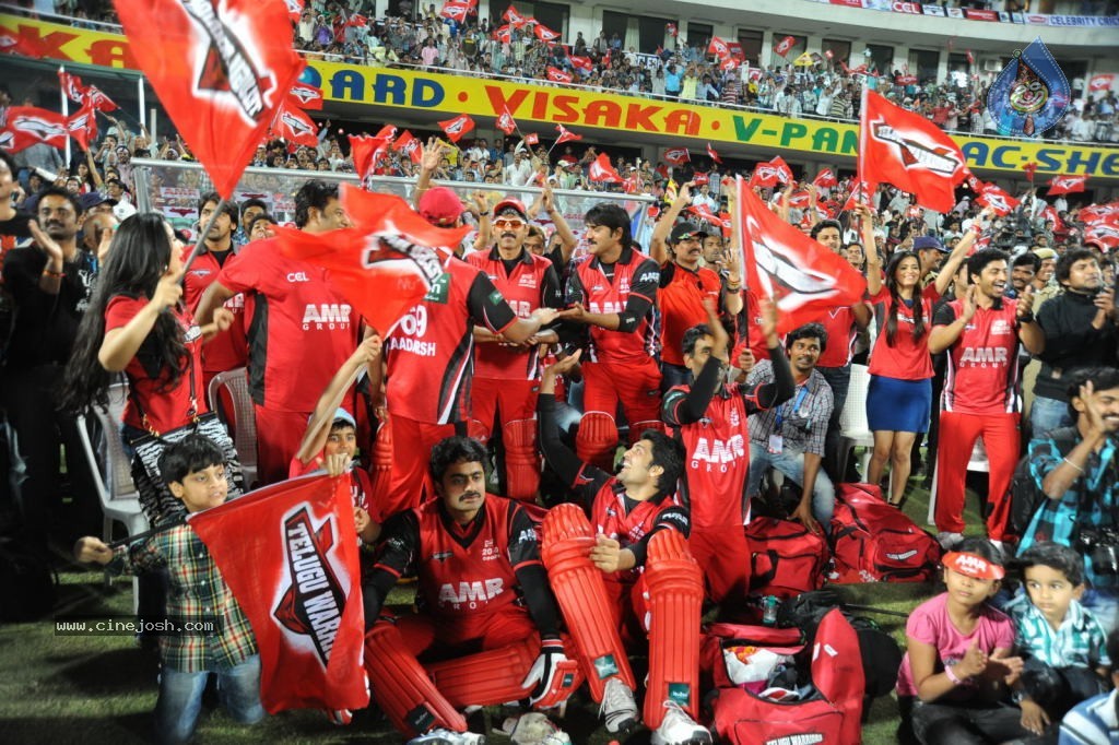 Telugu Warriors Vs Karnataka Bulldozers Match Photos 04 - 138 / 173 photos