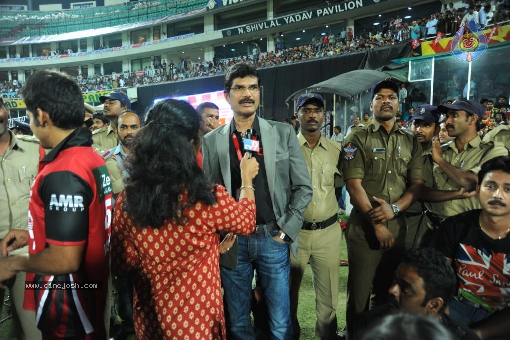 Telugu Warriors Vs Karnataka Bulldozers Match Photos 04 - 143 / 173 photos
