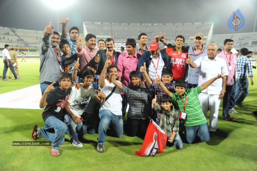 Telugu Warriors Vs Karnataka Bulldozers Match Photos 04 - 153 / 173 photos