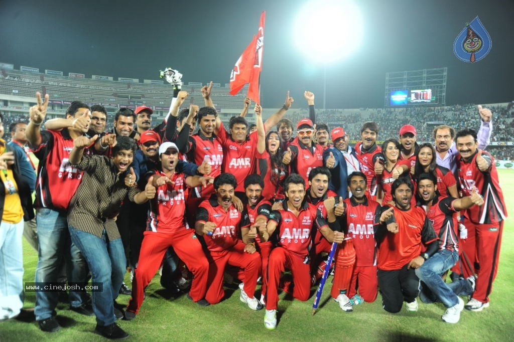 Telugu Warriors Vs Karnataka Bulldozers Match Photos 04 - 154 / 173 photos