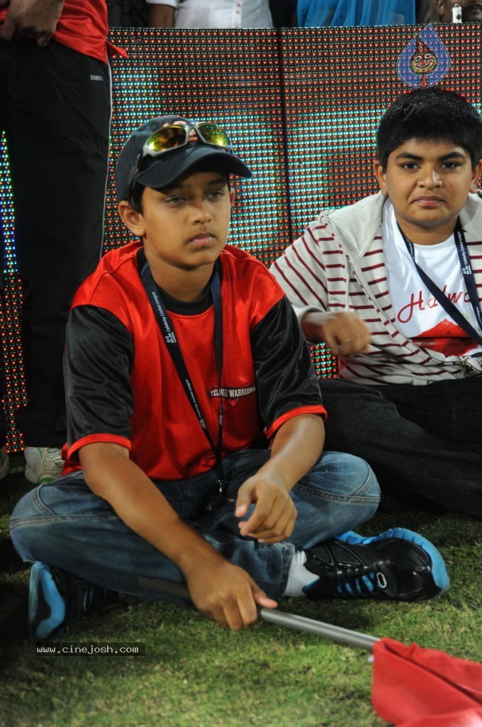 Telugu Warriors Vs Karnataka Bulldozers Match Photos 04 - 156 / 173 photos