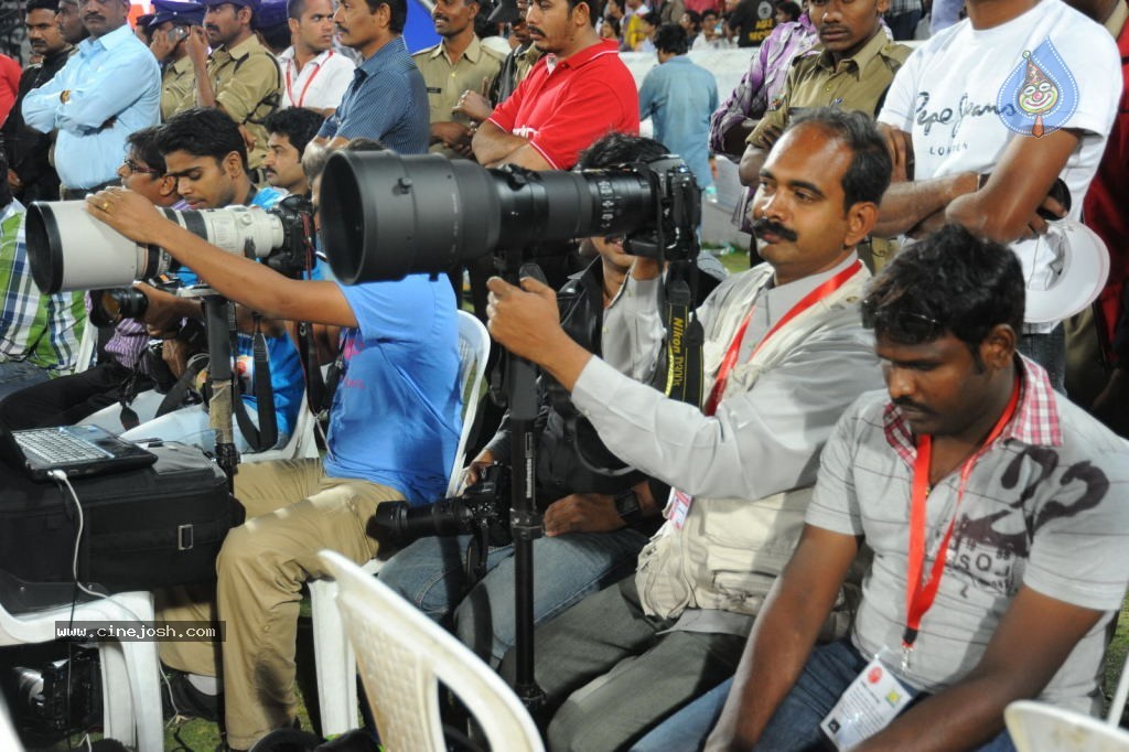 Telugu Warriors Vs Karnataka Bulldozers Match Photos 04 - 160 / 173 photos