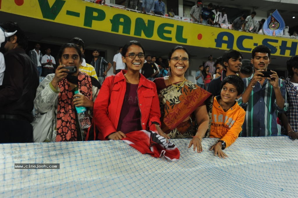 Telugu Warriors Vs Karnataka Bulldozers Match Photos 04 - 161 / 173 photos