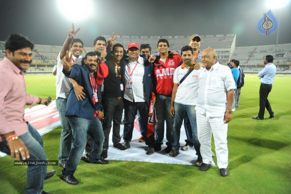 Telugu Warriors Vs Karnataka Bulldozers Match Photos 04 - 162 / 173 photos