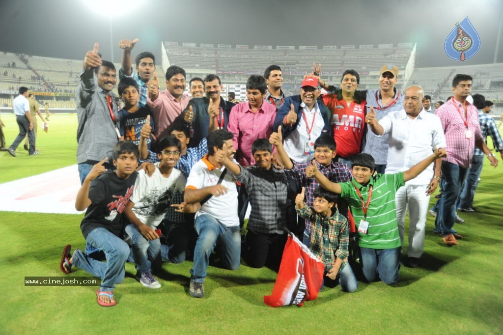 Telugu Warriors Vs Karnataka Bulldozers Match Photos 04 - 165 / 173 photos