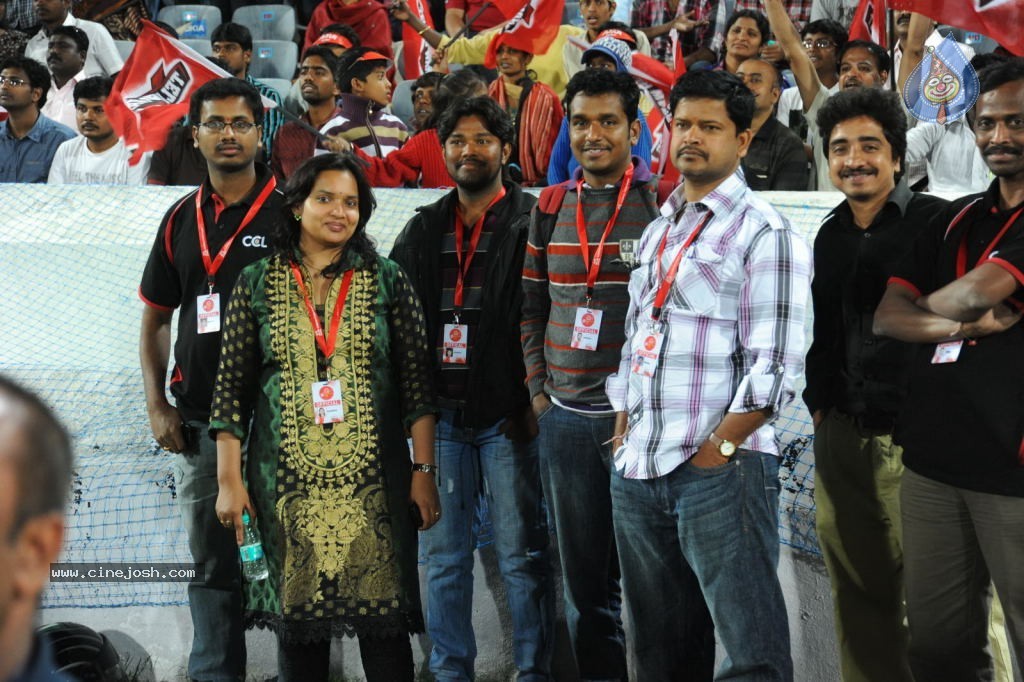 Telugu Warriors Vs Karnataka Bulldozers Match Photos 04 - 170 / 173 photos