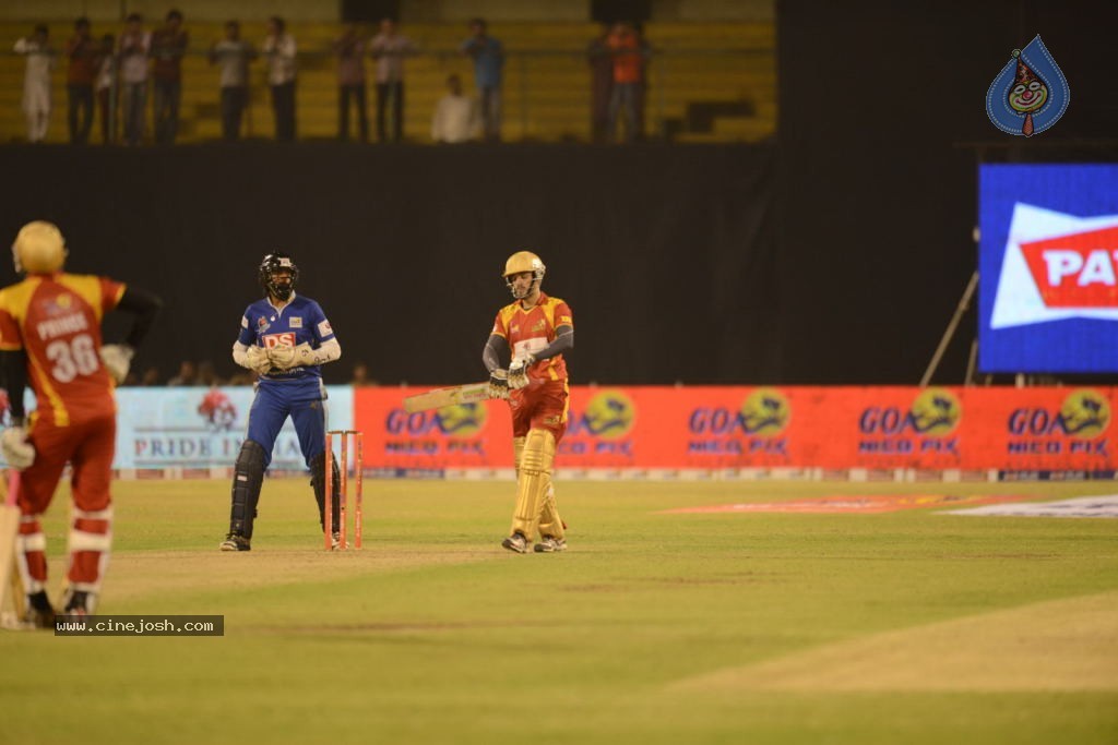 Telugu Warriors Vs Karnataka Bulldozers Match Stills - 7 / 190 photos