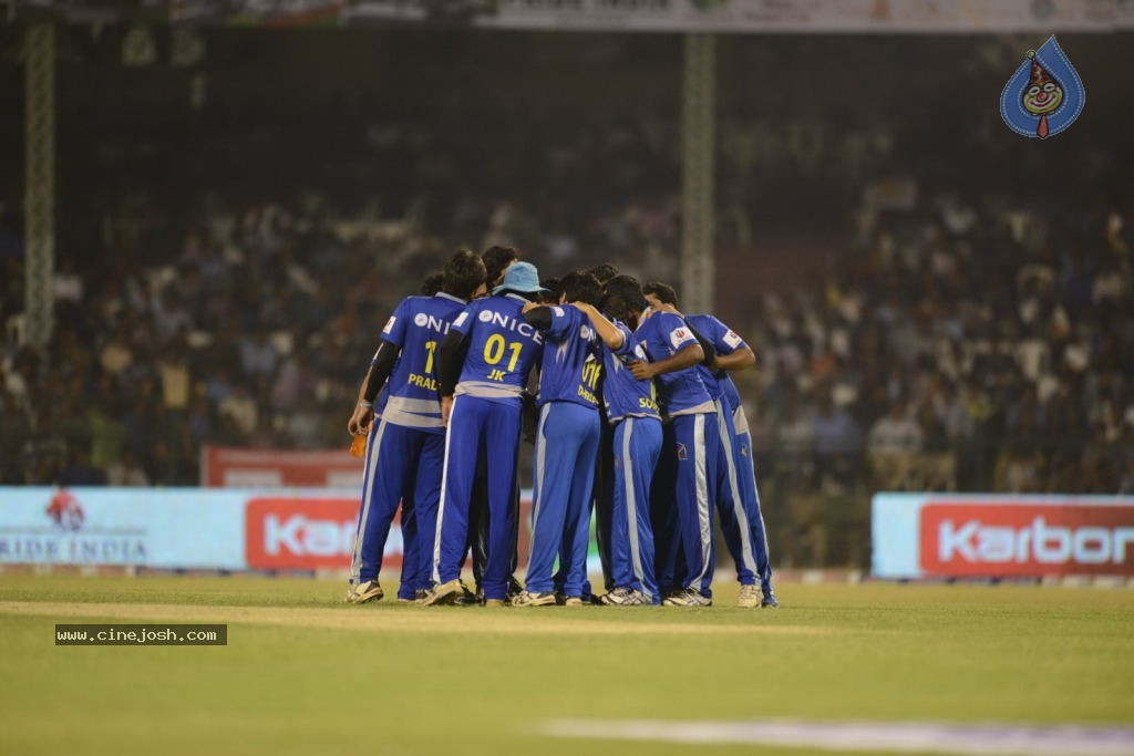 Telugu Warriors Vs Karnataka Bulldozers Match Stills - 22 / 190 photos