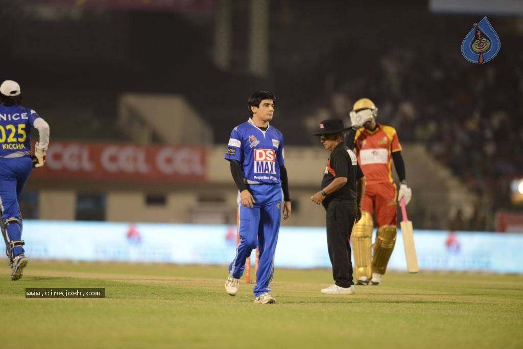 Telugu Warriors Vs Karnataka Bulldozers Match Stills - 25 / 190 photos