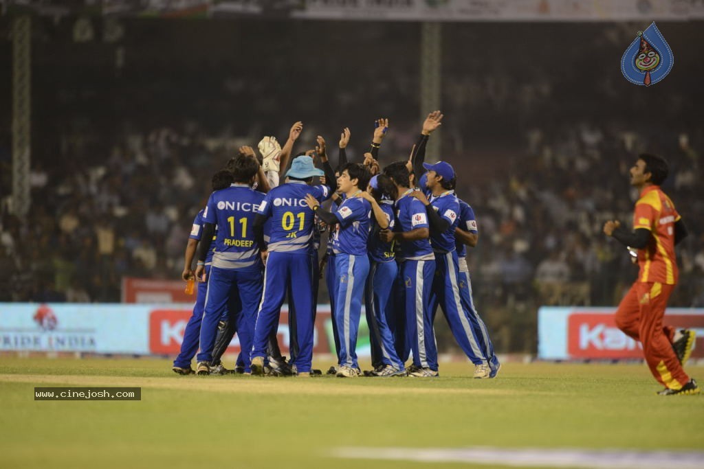 Telugu Warriors Vs Karnataka Bulldozers Match Stills - 35 / 190 photos