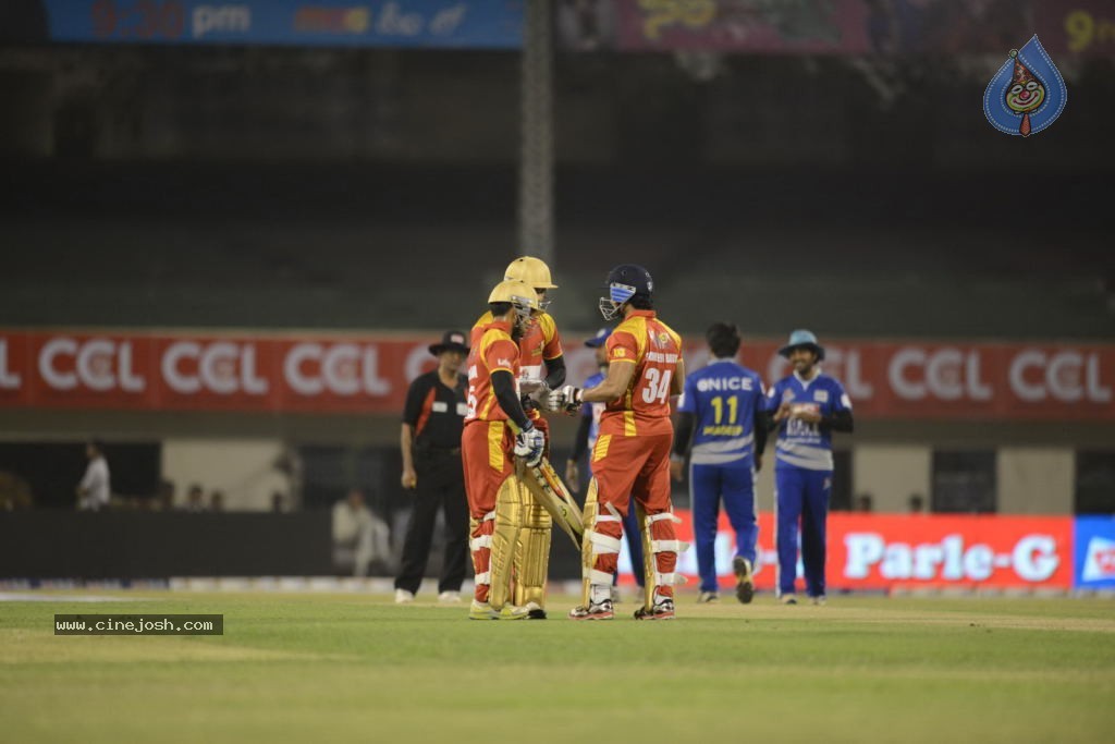 Telugu Warriors Vs Karnataka Bulldozers Match Stills - 45 / 190 photos