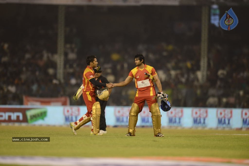 Telugu Warriors Vs Karnataka Bulldozers Match Stills - 67 / 190 photos