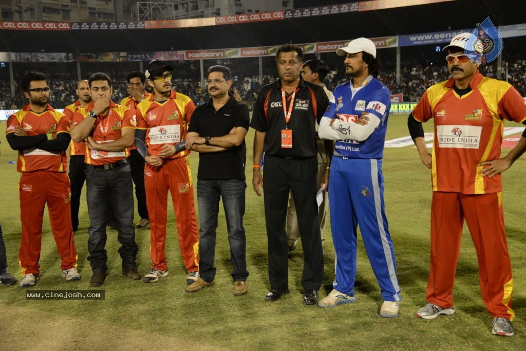 Telugu Warriors Vs Karnataka Bulldozers Match Stills - 73 / 190 photos