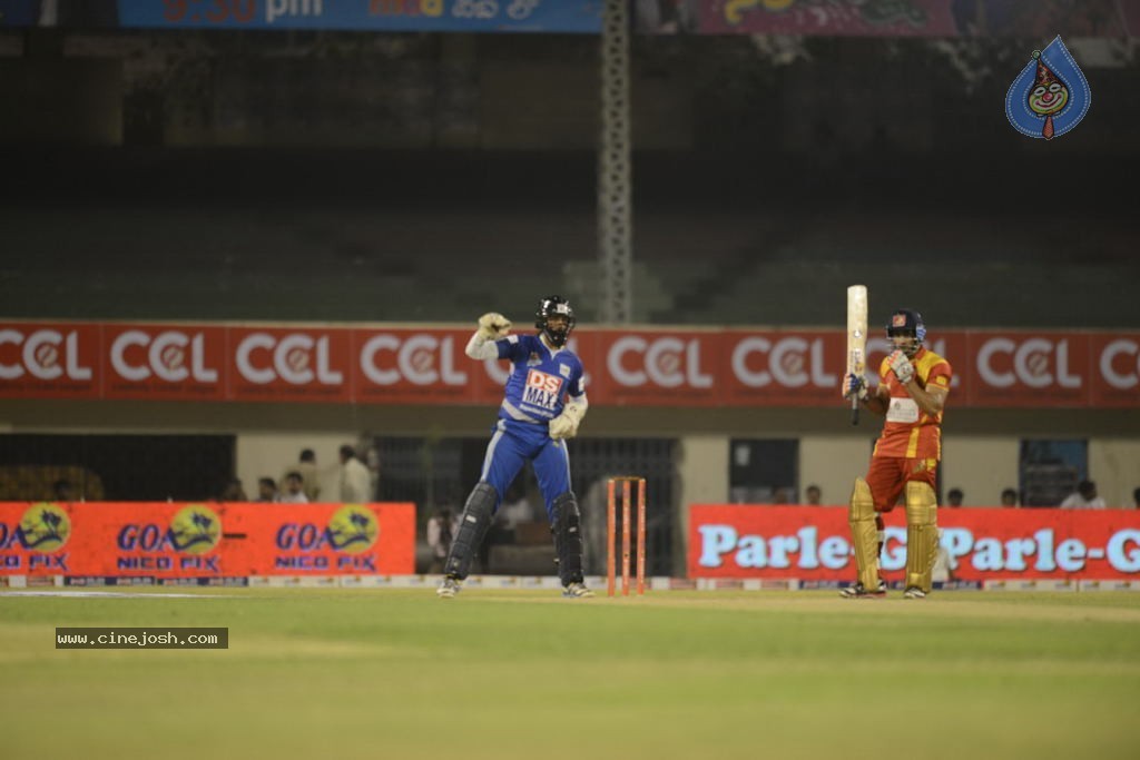 Telugu Warriors Vs Karnataka Bulldozers Match Stills - 75 / 190 photos