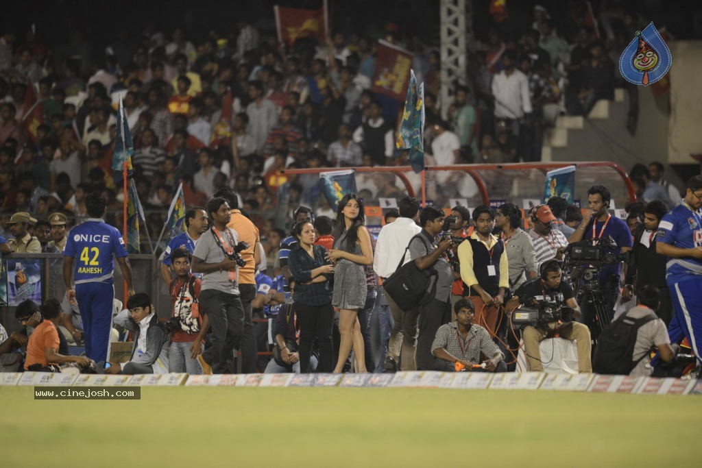 Telugu Warriors Vs Karnataka Bulldozers Match Stills - 76 / 190 photos