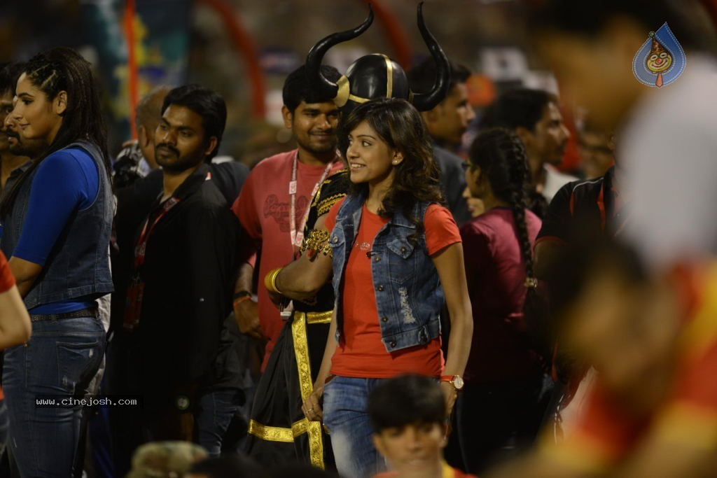 Telugu Warriors Vs Karnataka Bulldozers Match Stills - 94 / 190 photos