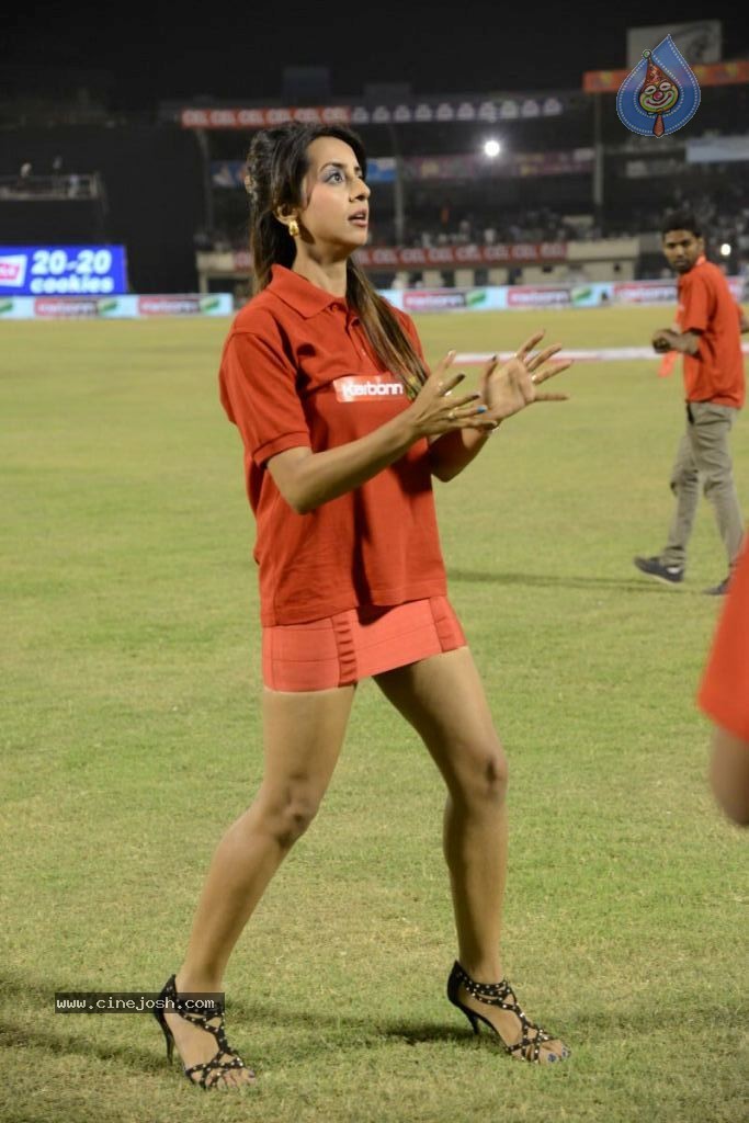 Telugu Warriors Vs Karnataka Bulldozers Match Stills - 95 / 190 photos