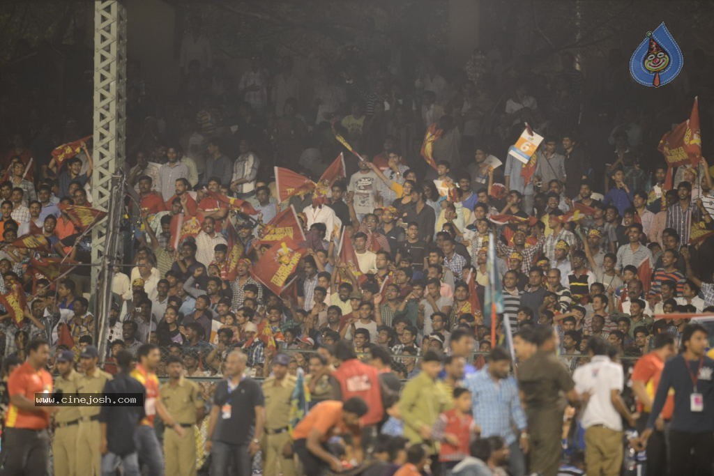 Telugu Warriors Vs Karnataka Bulldozers Match Stills - 104 / 190 photos