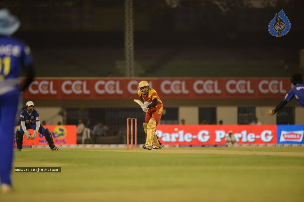 Telugu Warriors Vs Karnataka Bulldozers Match Stills - 105 / 190 photos