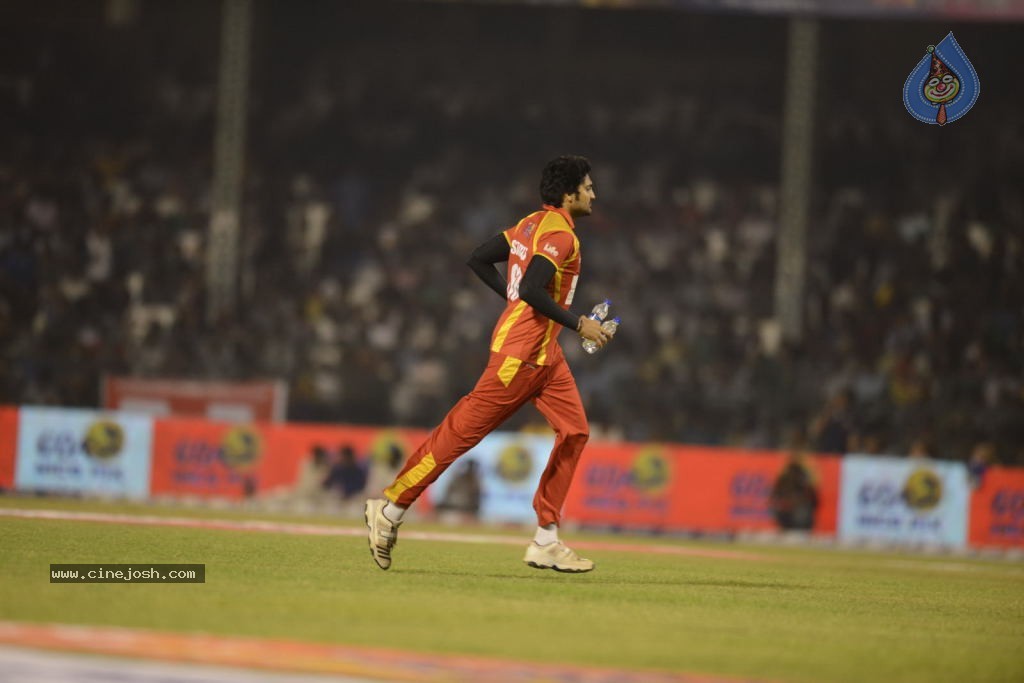 Telugu Warriors Vs Karnataka Bulldozers Match Stills - 108 / 190 photos