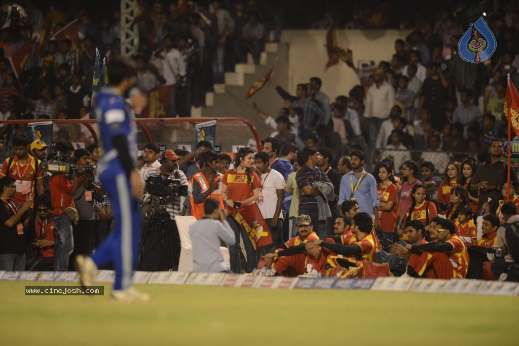 Telugu Warriors Vs Karnataka Bulldozers Match Stills - 115 / 190 photos