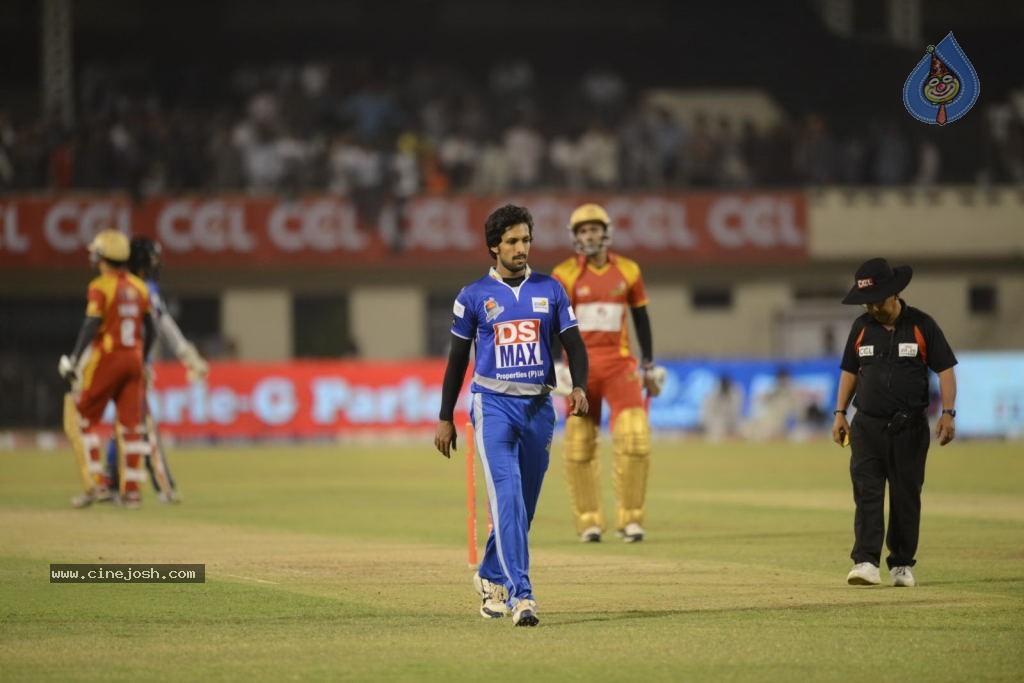 Telugu Warriors Vs Karnataka Bulldozers Match Stills - 122 / 190 photos