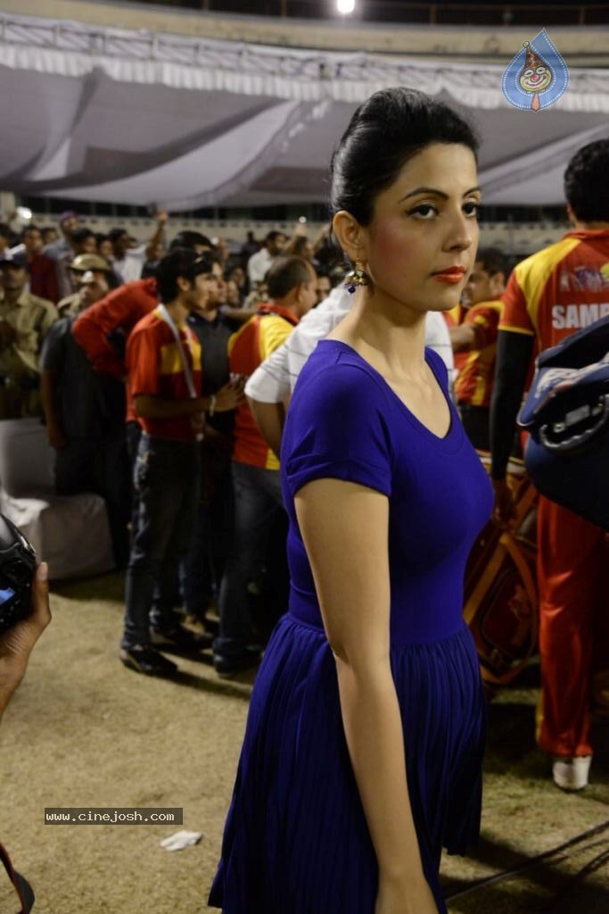 Telugu Warriors Vs Karnataka Bulldozers Match Stills - 124 / 190 photos