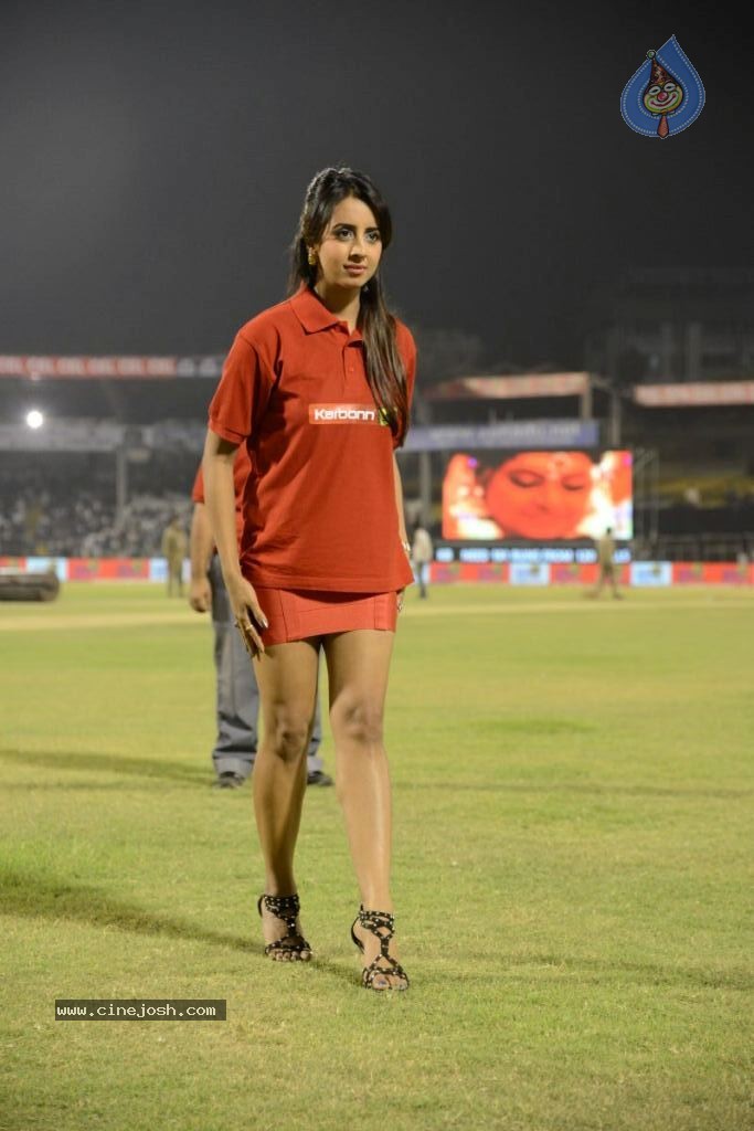 Telugu Warriors Vs Karnataka Bulldozers Match Stills - 127 / 190 photos