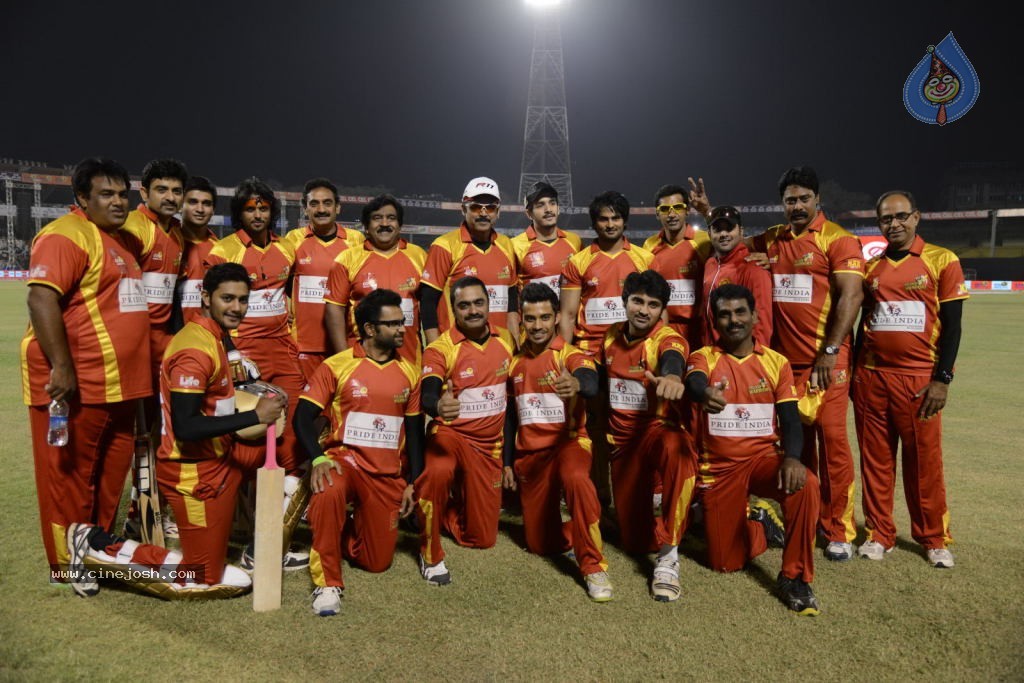 Telugu Warriors Vs Karnataka Bulldozers Match Stills - 128 / 190 photos