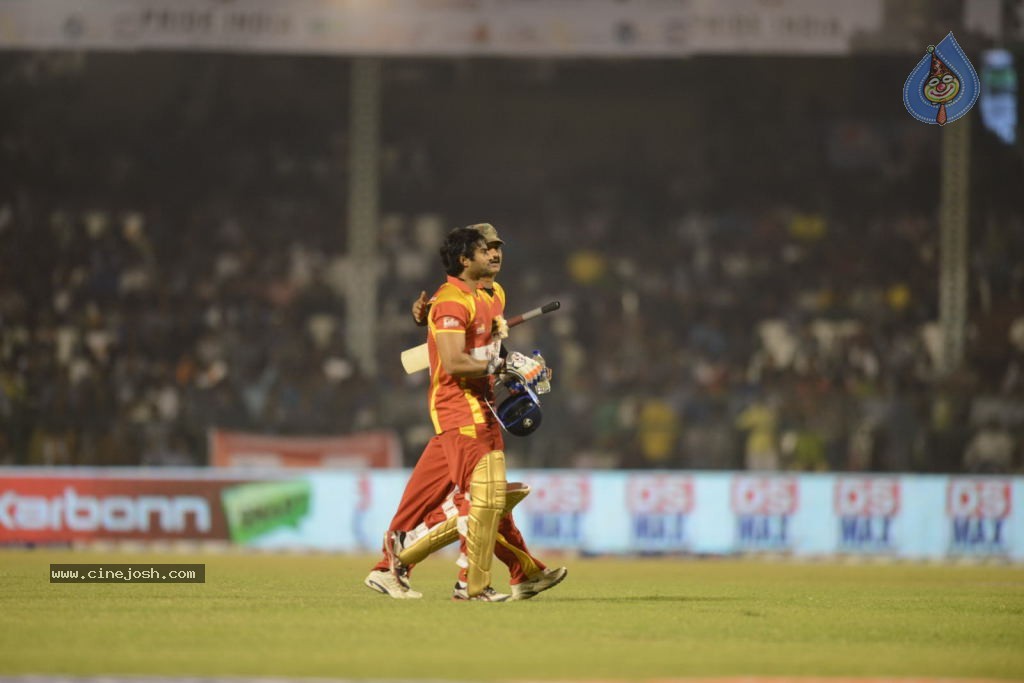 Telugu Warriors Vs Karnataka Bulldozers Match Stills - 140 / 190 photos
