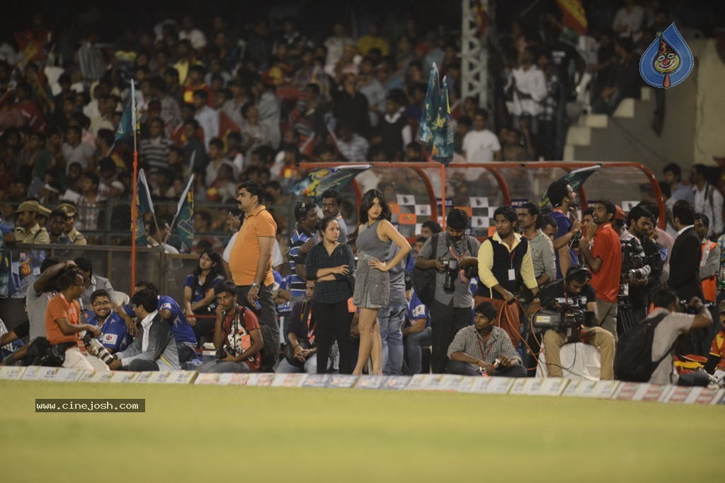 Telugu Warriors Vs Karnataka Bulldozers Match Stills - 142 / 190 photos